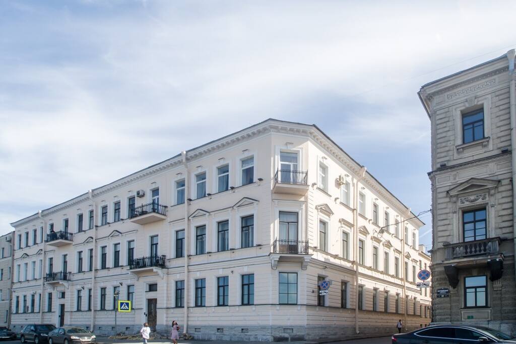 Квартира на 1-ом этаже с видом на набережную Большой Невы