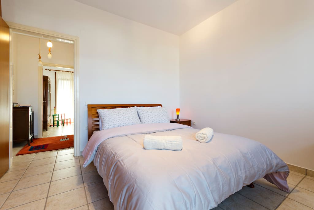 The bed room with a double bed and the Prima Vera aroma dispenser on the nightstand