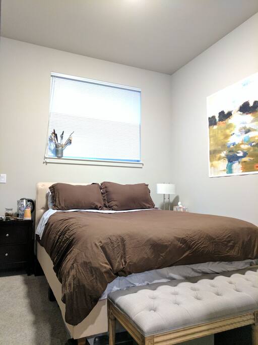 Fully private bedroom, with super comfortable queen bed, closet space, wifi, high ceilings, beverage station, extra blanket, mirrors, air purifier, blinds.