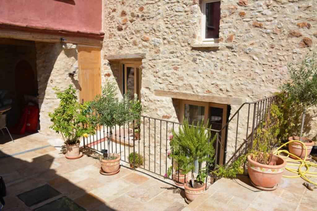 Chambre porte de gauche, donnant sur terrasse de 100m²