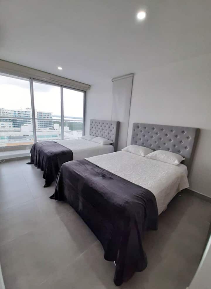 Chaque chambre dispose de deux lits doubles pour dormir confortablement 2 personnes par lit 