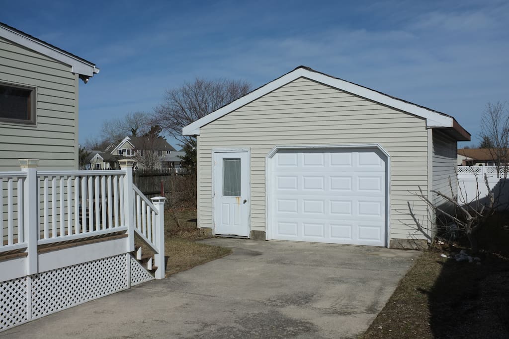 Side entrance and garage