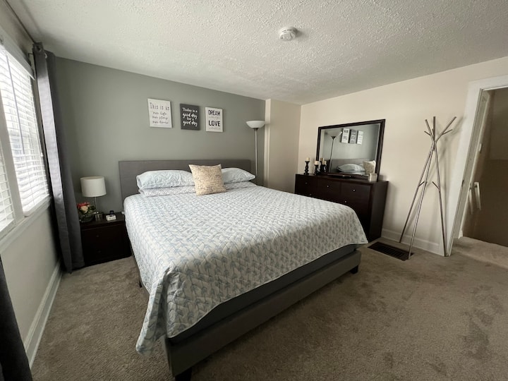 Hlavná izba, veľká manželská posteľ, firma, aktualizovaná 22. 2. 2023 (nová)