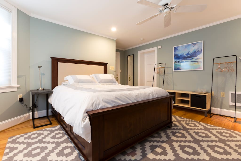 Relax in a super-comfortable tempurpedic queen bed.