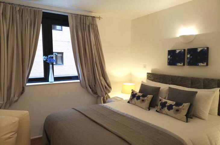 Premium 2bed 2bath, South Kensington gallery image 4