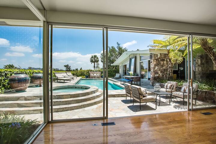 Hollywood Hills Mid-Century Modern gallery image 3