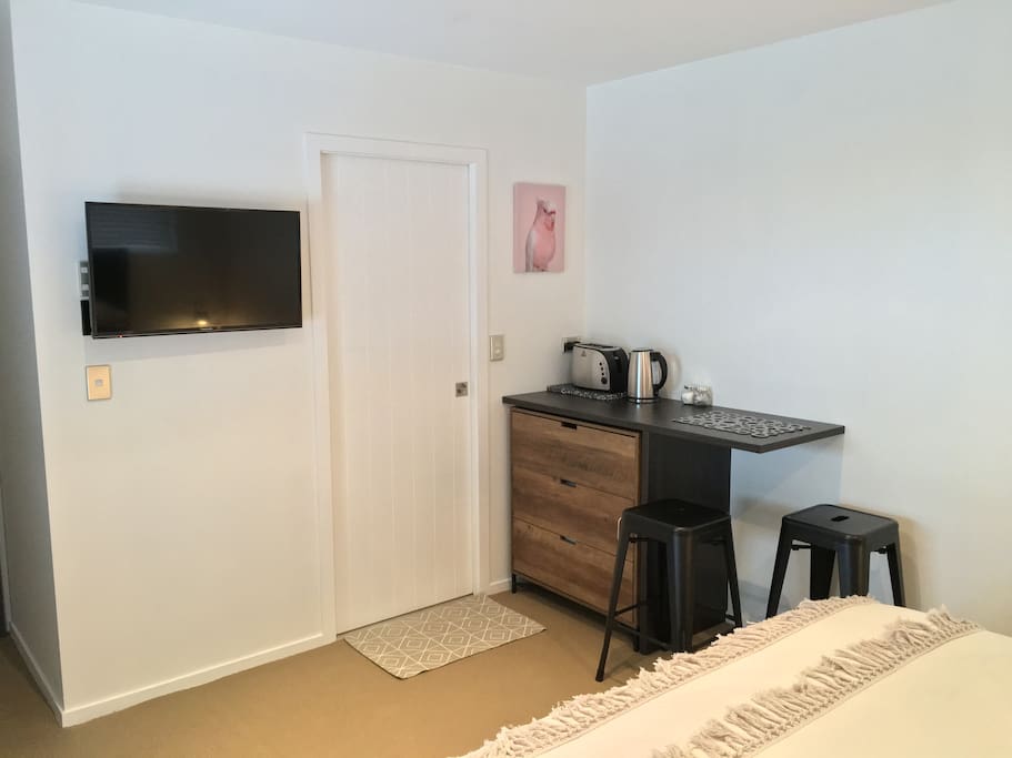 Smart TV and tea/breakfast facilities