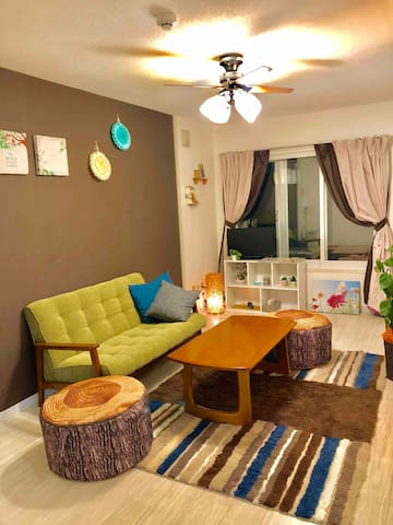 Airport Bus stop and Subwaystation walk in 5min.