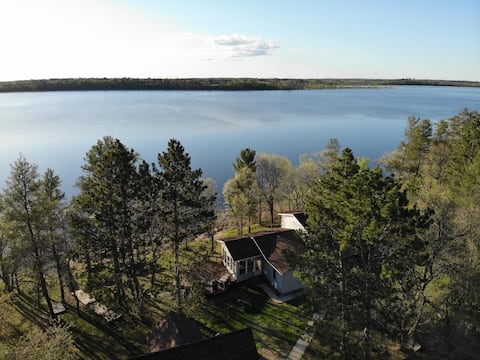 secluded peaceful lakefront 4Br/2ba BOOK NOW!