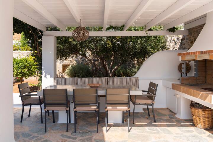 Cycladic Villa with panoramic view in Paros gallery image 5