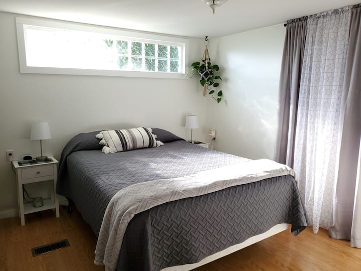 Hlavná spálňa s manželskou posteľou Queen 