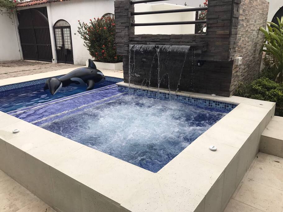 Jacuzzi para 8 personas y cama de agua