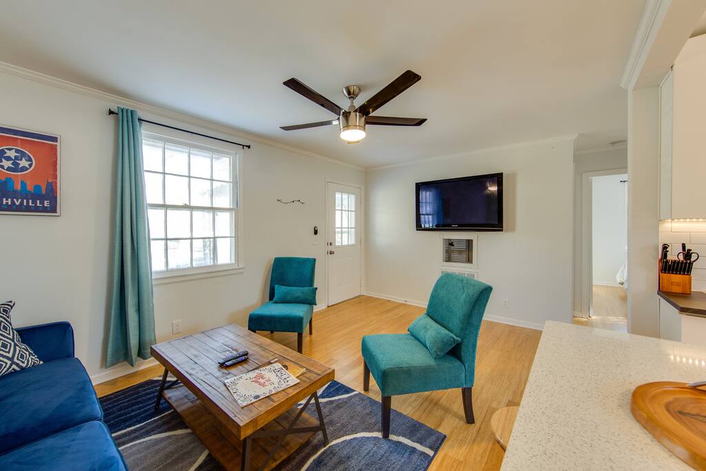 Living room showing TV and bedrooms in back right