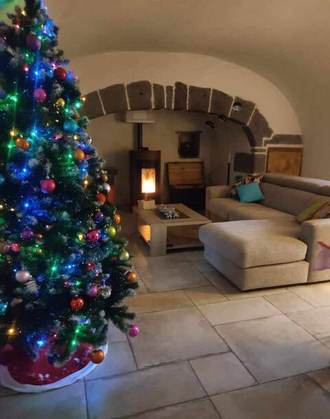 Atypical 5-person gîte, Parc des Volcans d'Auvergne