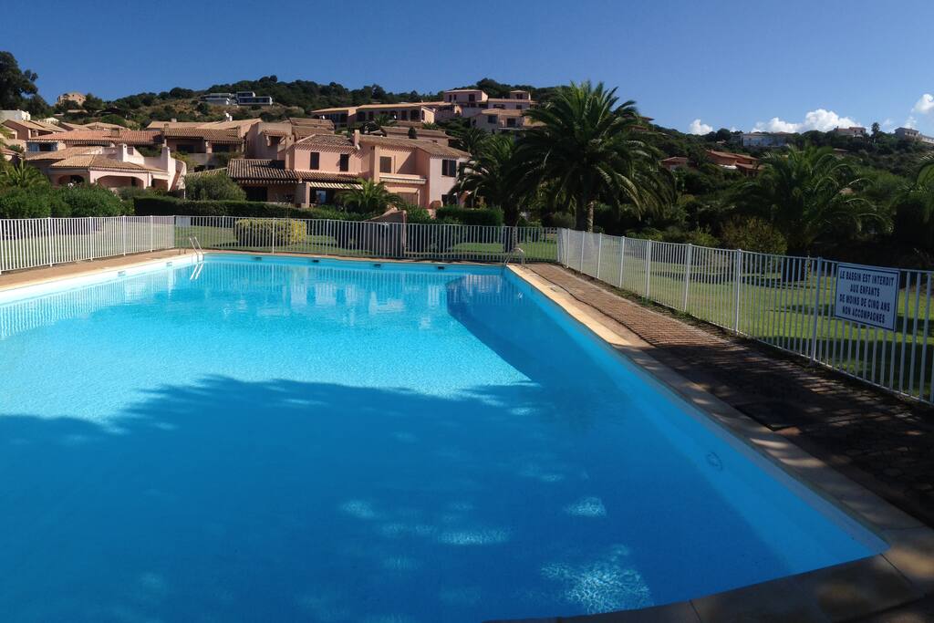 piscine privée de la résidence