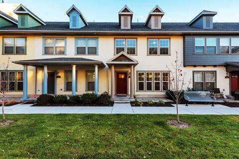 3BR Modern Townhouse