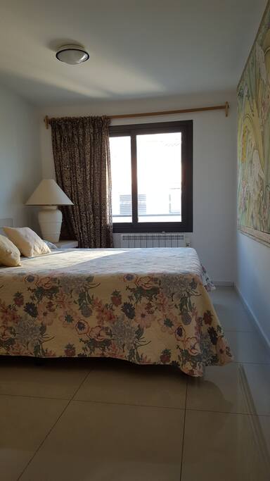 Amplia habitación matrimonial