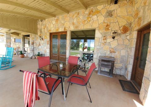 Successful Airbnb property: El Casa Vista on Twisted Sister 336. in Southwest Texas