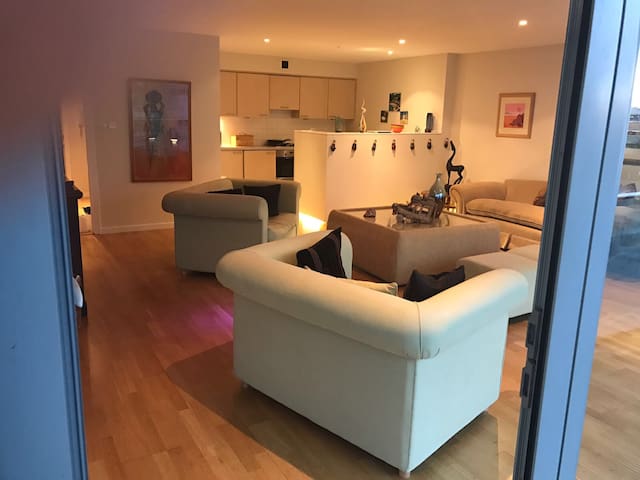 2 Bedroom Cosmopolitan City Centre Duplex