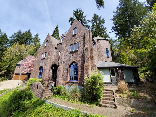 Castle Estate in SW Portland minutes from Downtown gallery image 5
