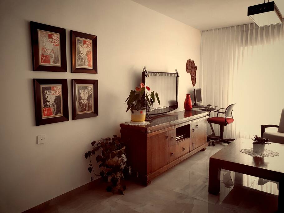 Geust room. cables.wii-fi.sunlight.