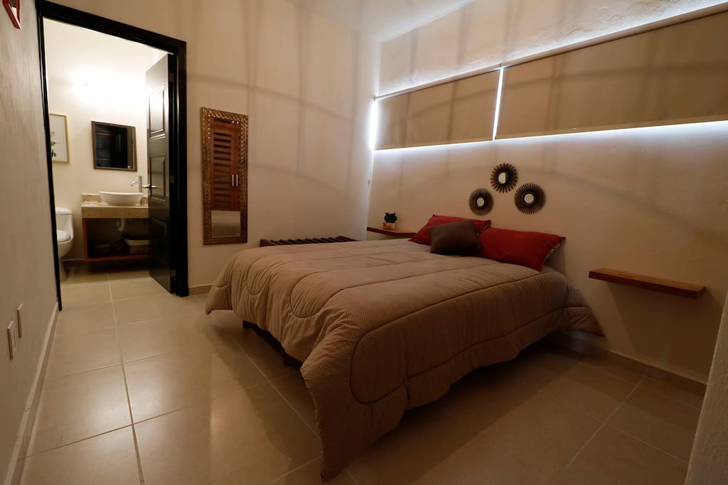 Habitación principal con baño