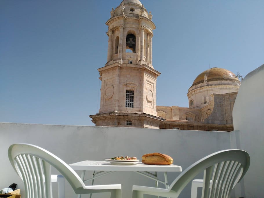 Private sunny terrace overlooking Cadiz cathedral Apartments for Rent