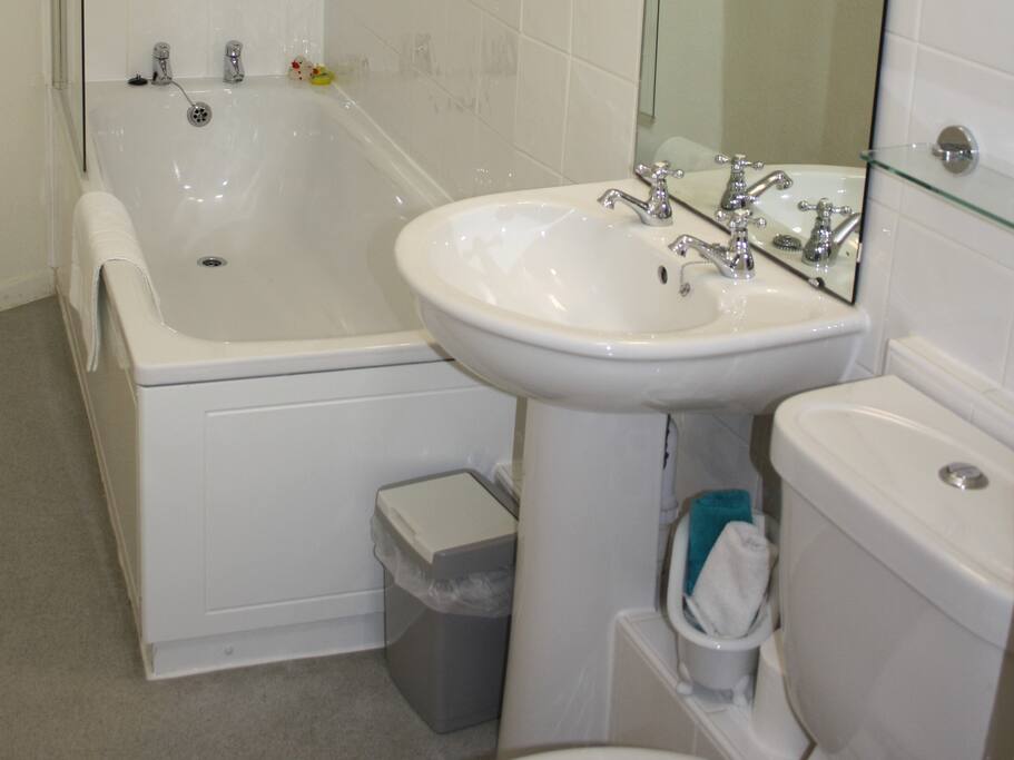 Ensuite with bath/shower