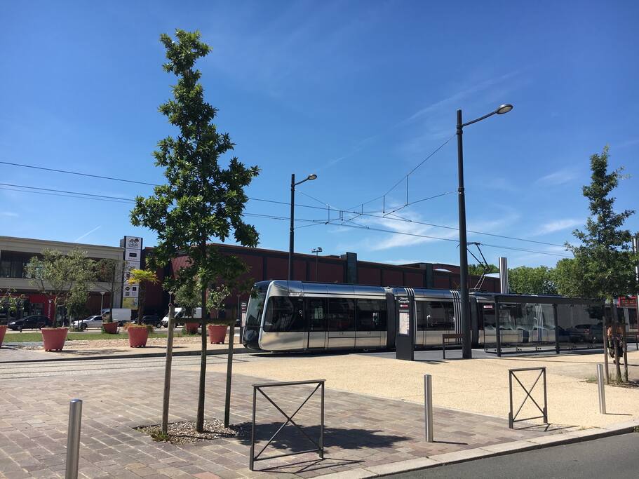 station de tram au bord de la résidence