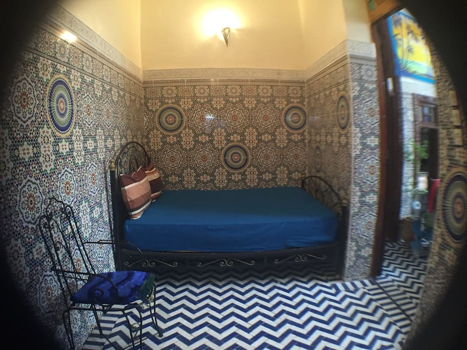 Double Private Room with Shower & Wifi on The Room