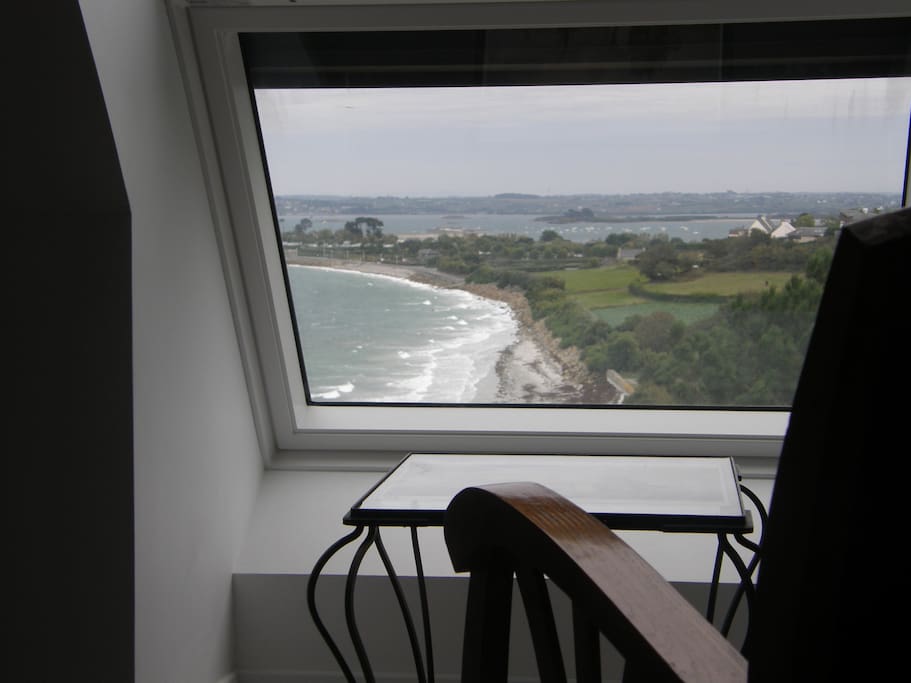 Vue de la chambre parentale (lit 160x200) et salle d'eau privative