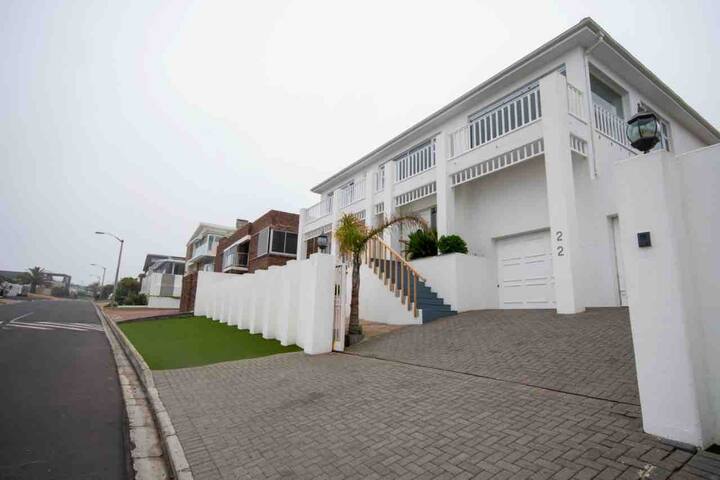 Cape Town Blouberg Spacious Panoramic Views gallery image 3