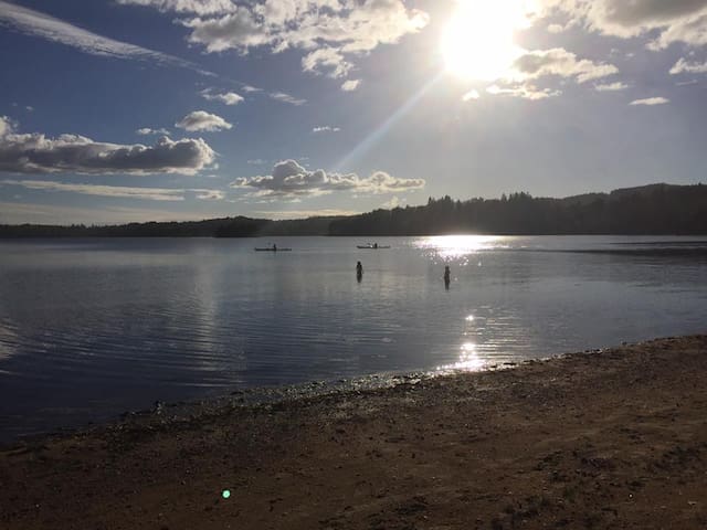 Mysigt fritidshus vid badstrand nära Göteborg