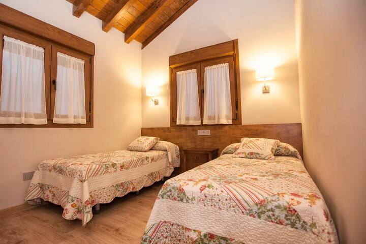 楼上卧室，可提供180厘米床 