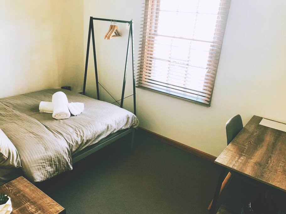 Warm, and cosy private room in battery point, walk distance to Salamanca and city