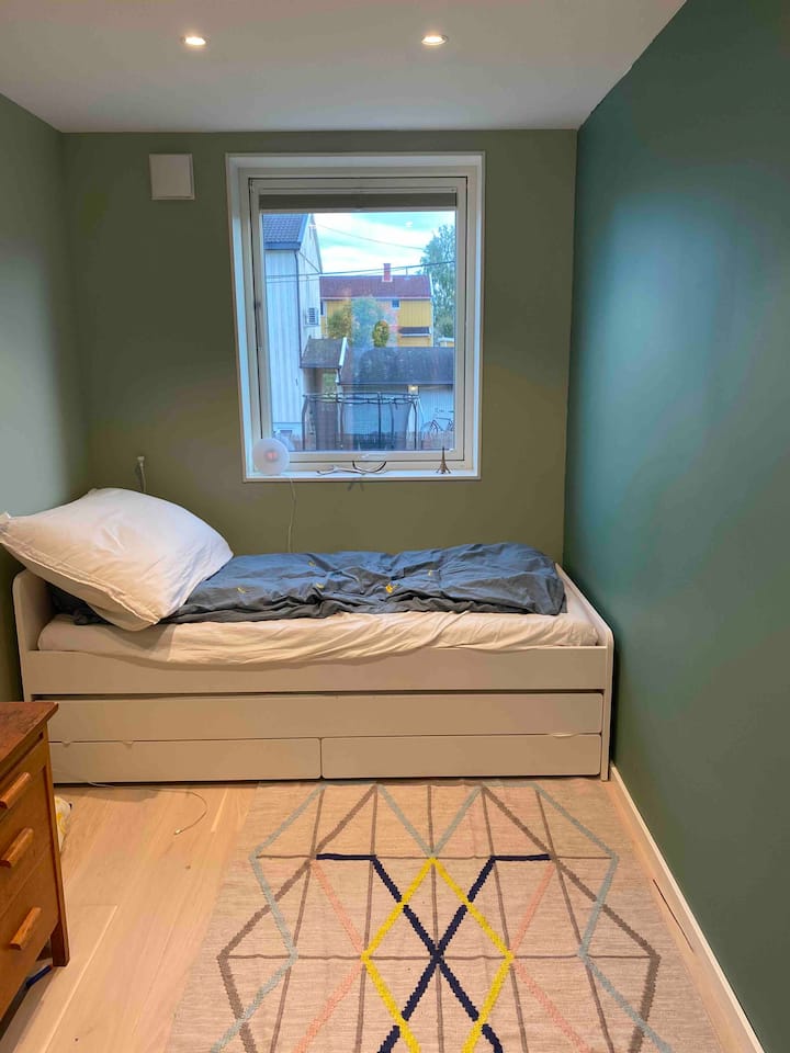 Dhomë me krevat dopio që mund të tërhiqet