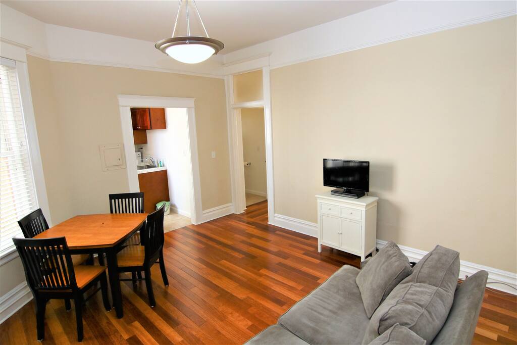 Living room w/ smart TV