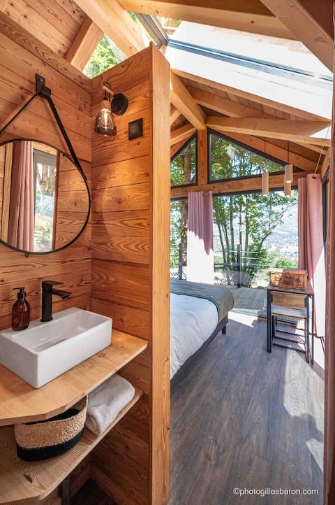 Le Mélèze, a cozy glazed nest with 180° view