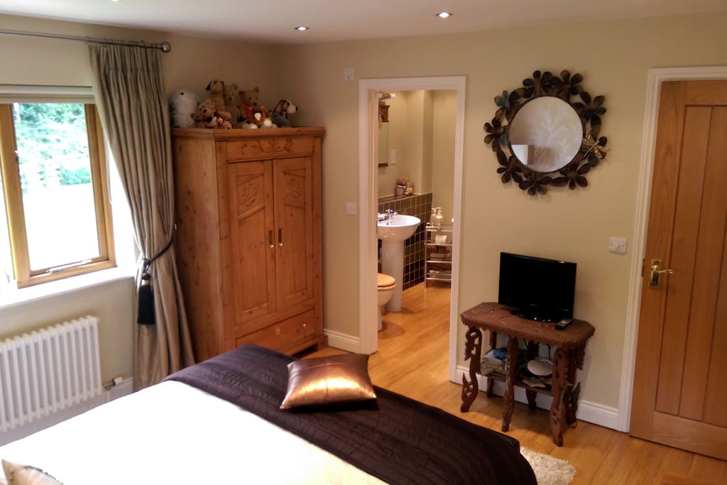 Guest room 1 - double bed with ensuite