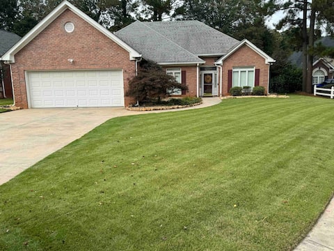 Close to ATL Airport. Mins from Trilith Studios