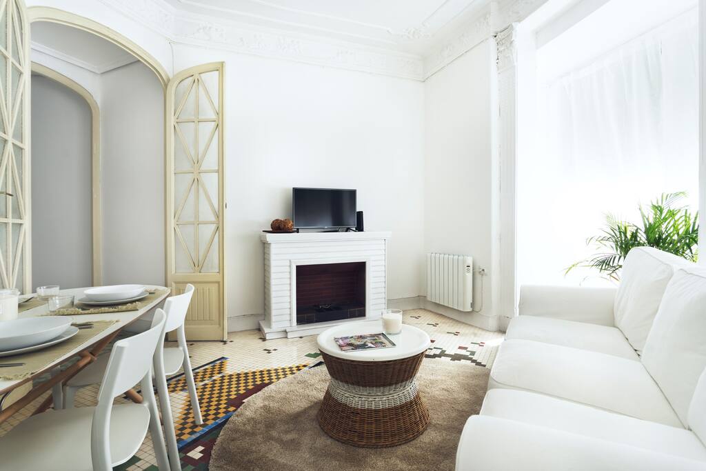 Salón comedor vista smart tv
