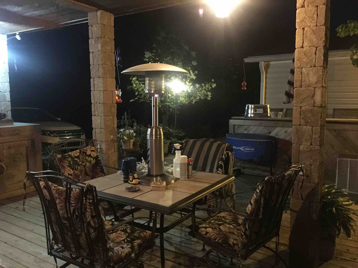 Suite private entrance peaceful forest property
