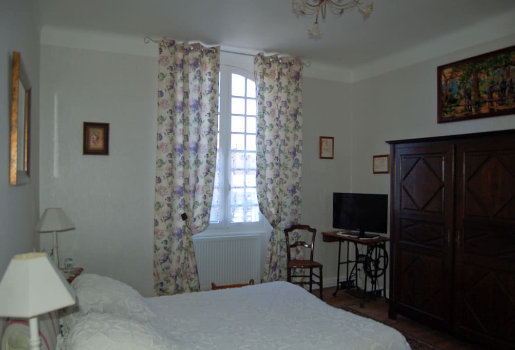 Chambre 3 grand lit ou 2 lits sur demande, bain wc