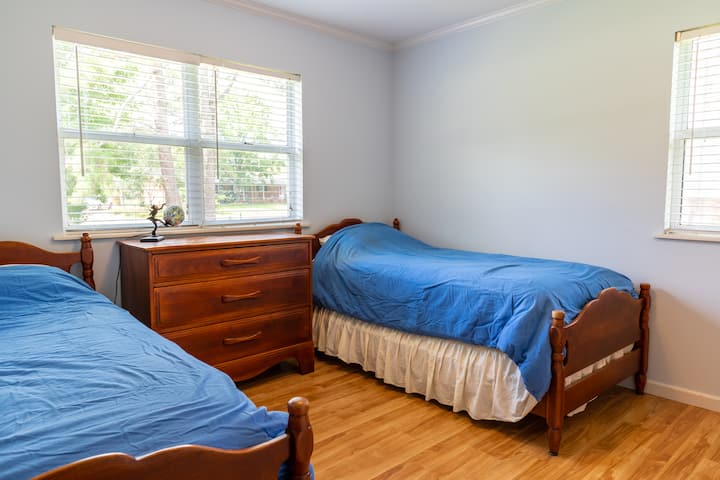 卧室配备2张双床客房。