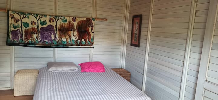 בונגלו גדול עם תאורה כפולה אחת