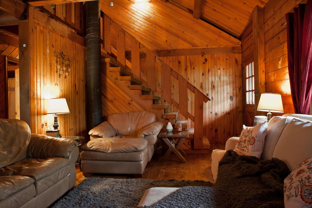 Living Room :: Perfect place to read, rest, or relax!