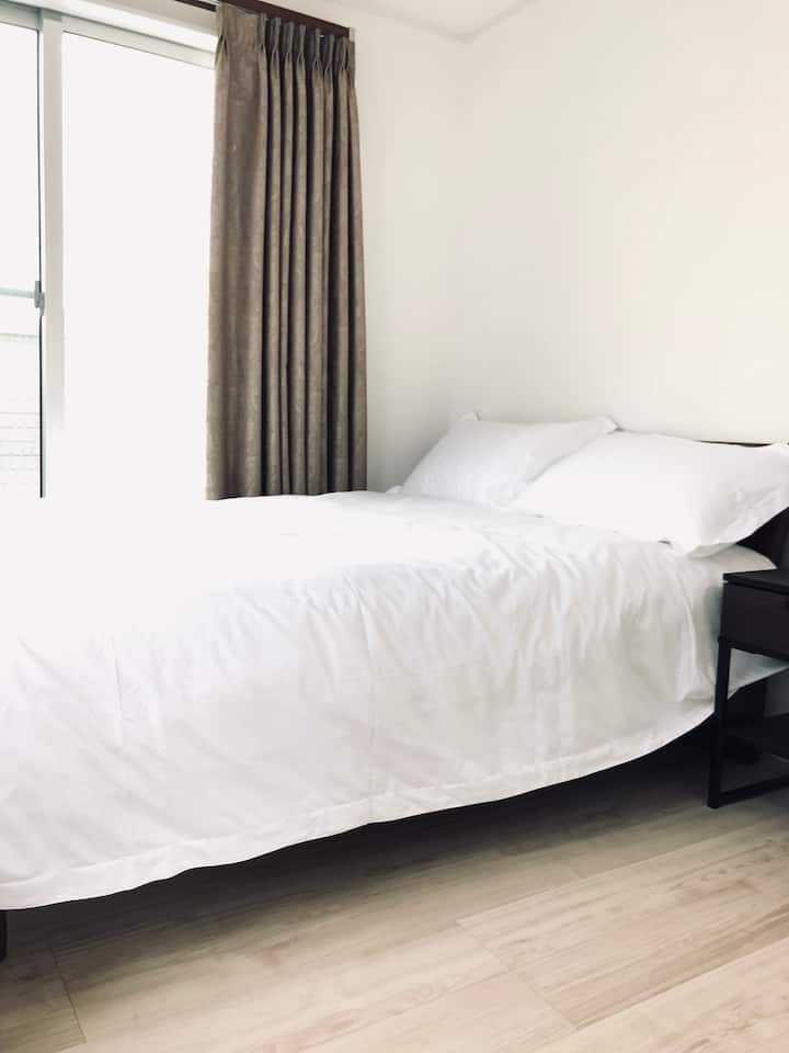 【双人床】#空调#可调光LED灯
【Double Bed】# air conditioning # smart lighting