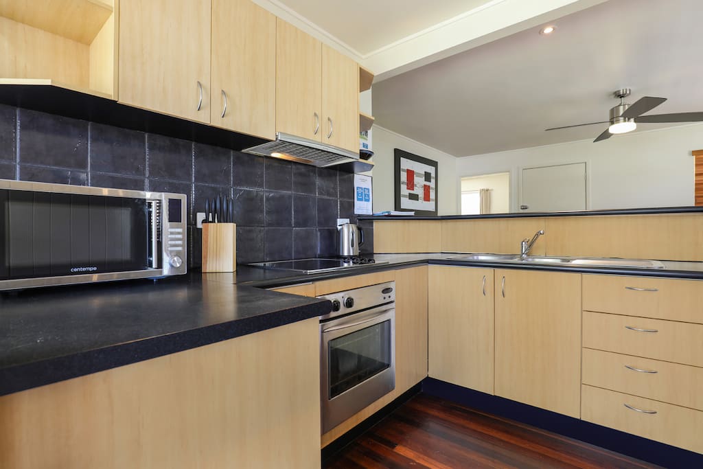 Great kitchen fully stocked with everything you could want.