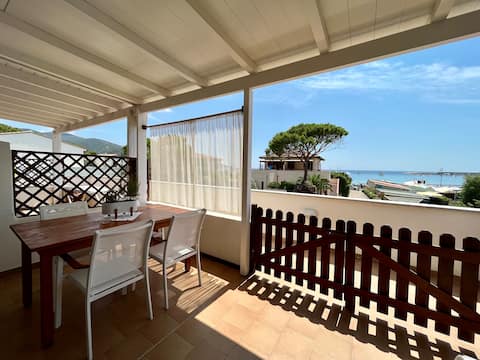 Top performing Airbnb: Two-room apartment on the sea (No. 7). in Campo Nell'elba