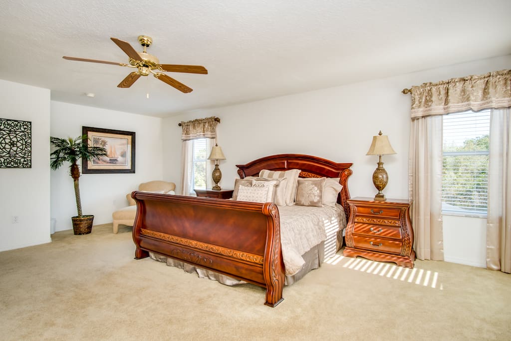 1st Massive Master Bedroom (King Bed)
